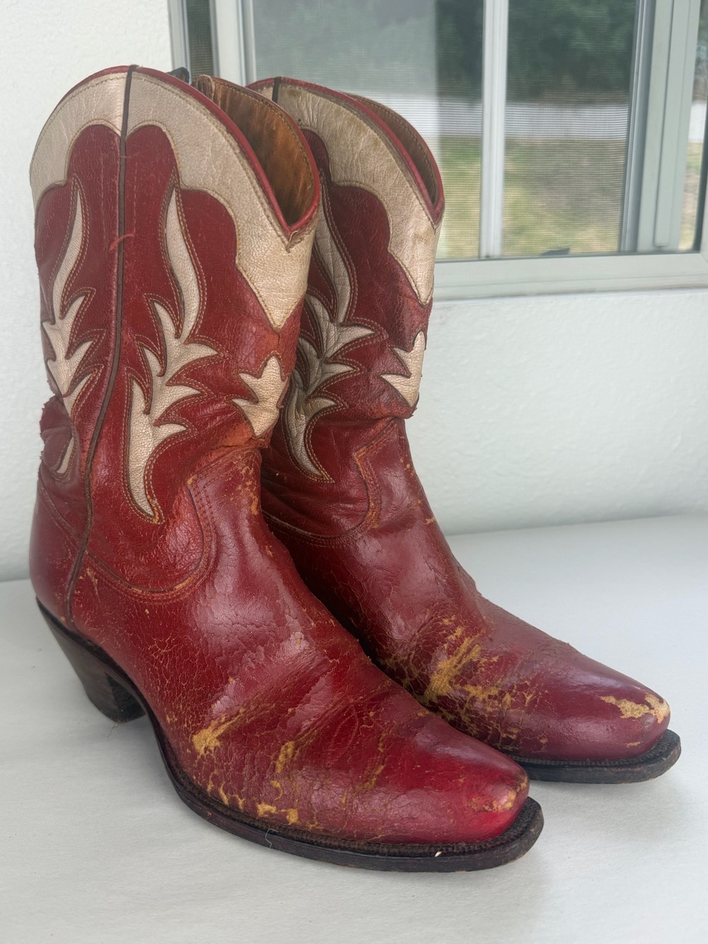 Vintage ACME Cowboy Boots Distressed Red Leather size 7.5